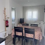 Casas Dona Emilia * 비에이라 데 레이리아
